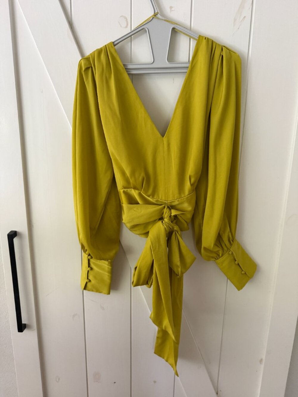 Banana Republic Deep V Silky Wrap top - Picture 6 of 10